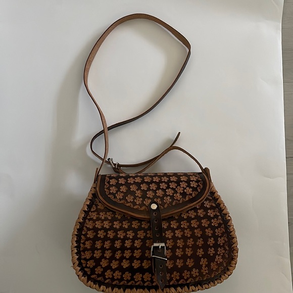 Boho non-branded floral carved Leather Crossbody Bag NWOT - Picture 2 of 11